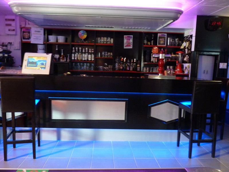 VARENNES-VAUZELLES (58) murs de 480m² loués par café-restaurant 