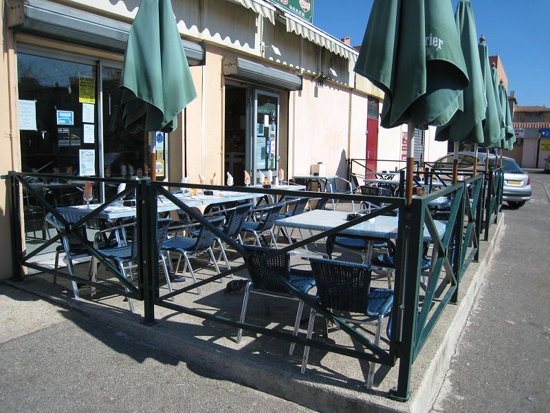 AIX-EN-PROVENCE (13) murs de bar-restaurant occupés de 125 m² avec terrasse 