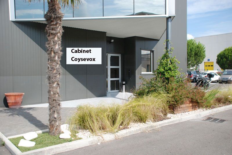 AIX-EN-PROVENCE (13) murs commerciaux occupés de 842 m²