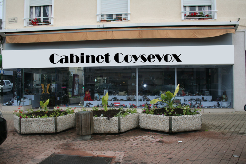 VIERZON (18) murs de boutique loués de 76 m² + réserve plain pied de 80 m² + cave