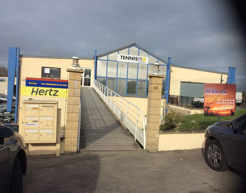 MORAINVILLIERS (78) ensemble de cellules commerciales loués de 1436m²