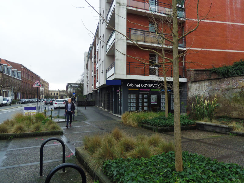 TOURCOING (59) Centre : murs de 214m² + 4 parkings occupés par groupe immobilier