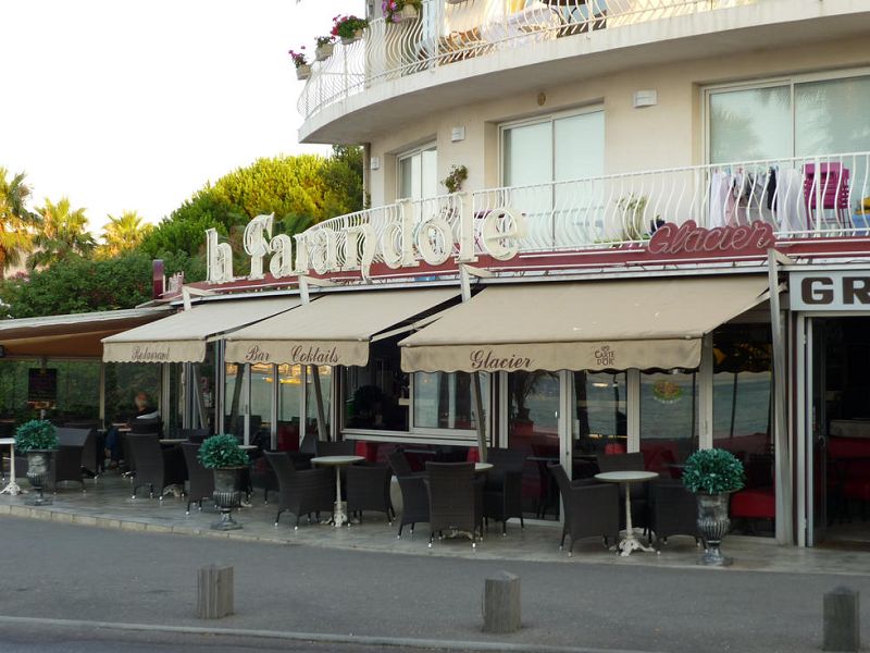 LA CIOTAT (13) murs commerciaux occupés de 130m²