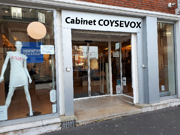 PÉRONNE (80) Emplacement n°1 bis - murs de 150m² occupés par enseigne de prêt-à-porter féminin