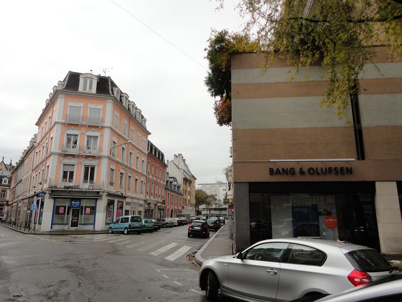 MULHOUSE (68) Murs de boutique d'angle loué par enseigne