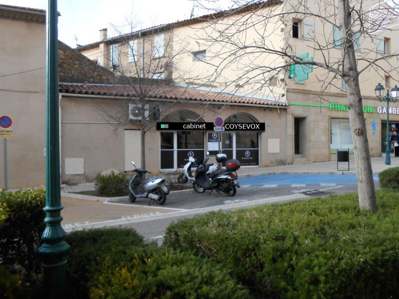 COGOLIN (83) centre-ville murs de boutique occupés de 42 m² + mezzanine