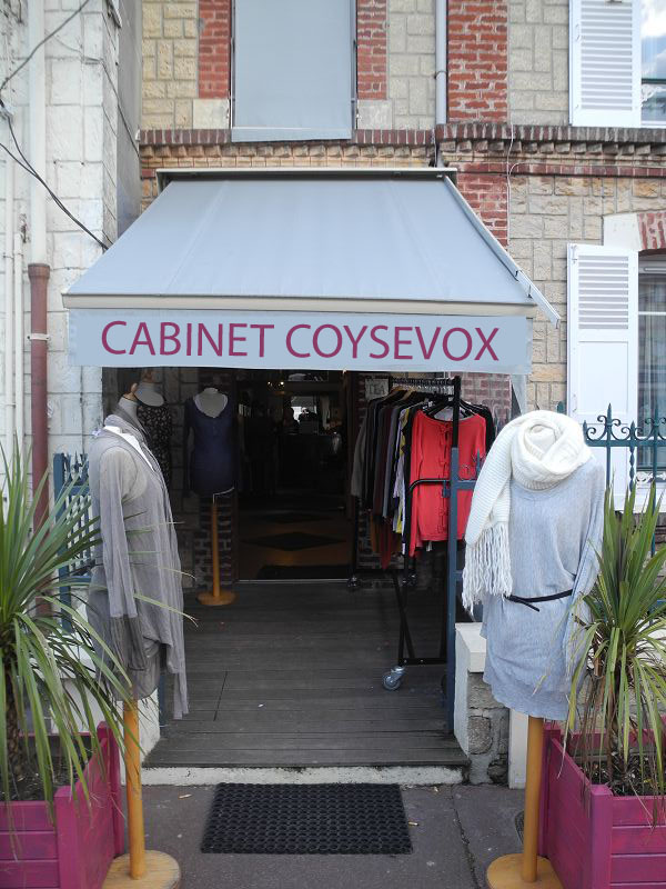 CABOURG (14) proche mer - murs de boutique loués de 85 m²