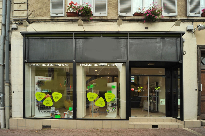 BOURGES (18) - murs loués par salon de coiffure de 119m2