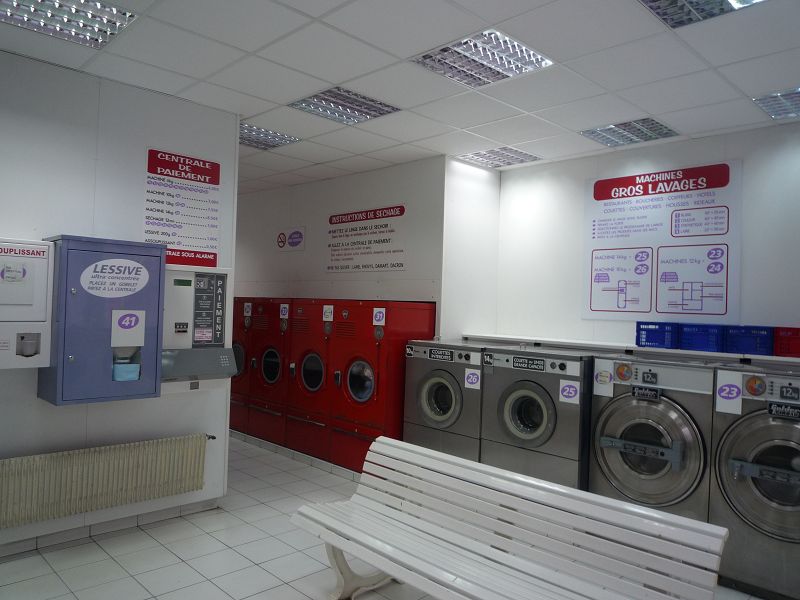 CLICHY-LA-GARENNE (92) emplacement n°1 - murs de boutique occupés de 50 m²