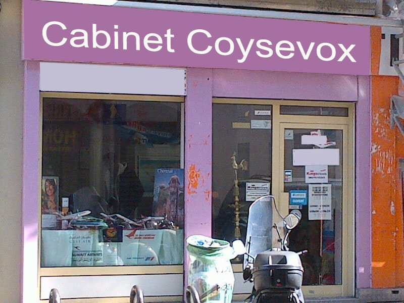 PARIS (75010) murs de boutique de 42 m² occupés par une agence de voyage 