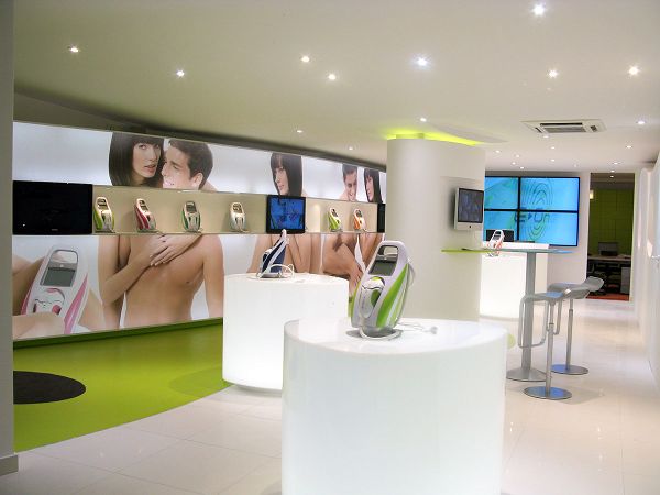 PARIS (75017) murs de boutique occupés de 132 m²