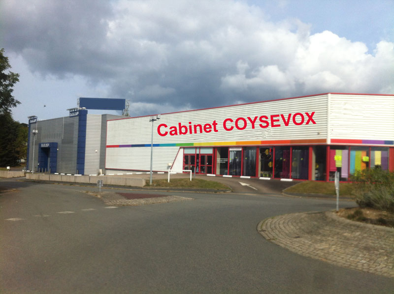 SAINT-MARTIN-DES-CHAMPS (29) murs de 700m² en rez-de-chaussée  + parking occupés par enseigne nationale