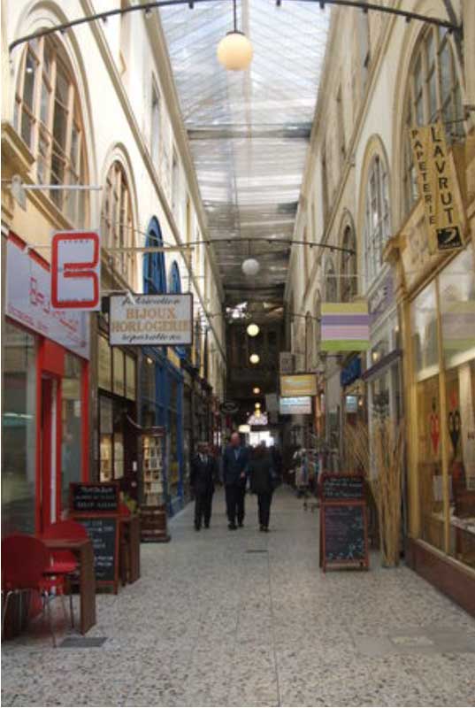 PARIS (75002) quartier Opéra murs de restaurant d'environ 35m² en rez-de-chaussée 