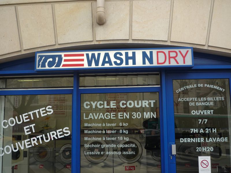 LA-GARENNE-COLOMBES (92) murs de boutique occupés par enseigne de laverie automatique 