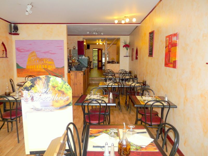 GUINGAMP (22) centre ville - murs de restaurant loués de 110 m2