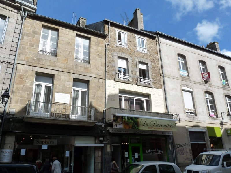 GUINGAMP (22) centre ville - murs de restaurant loués de 110 m2